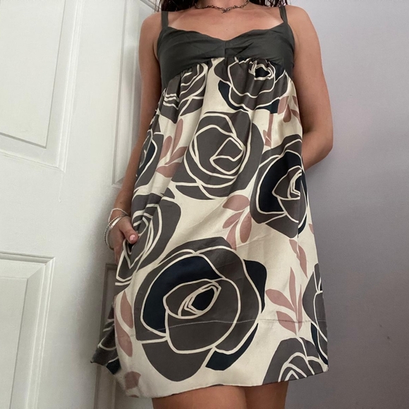 Graham & Spencer Dresses & Skirts - GRAHAM & SPENCER Silk Flower Print Dress